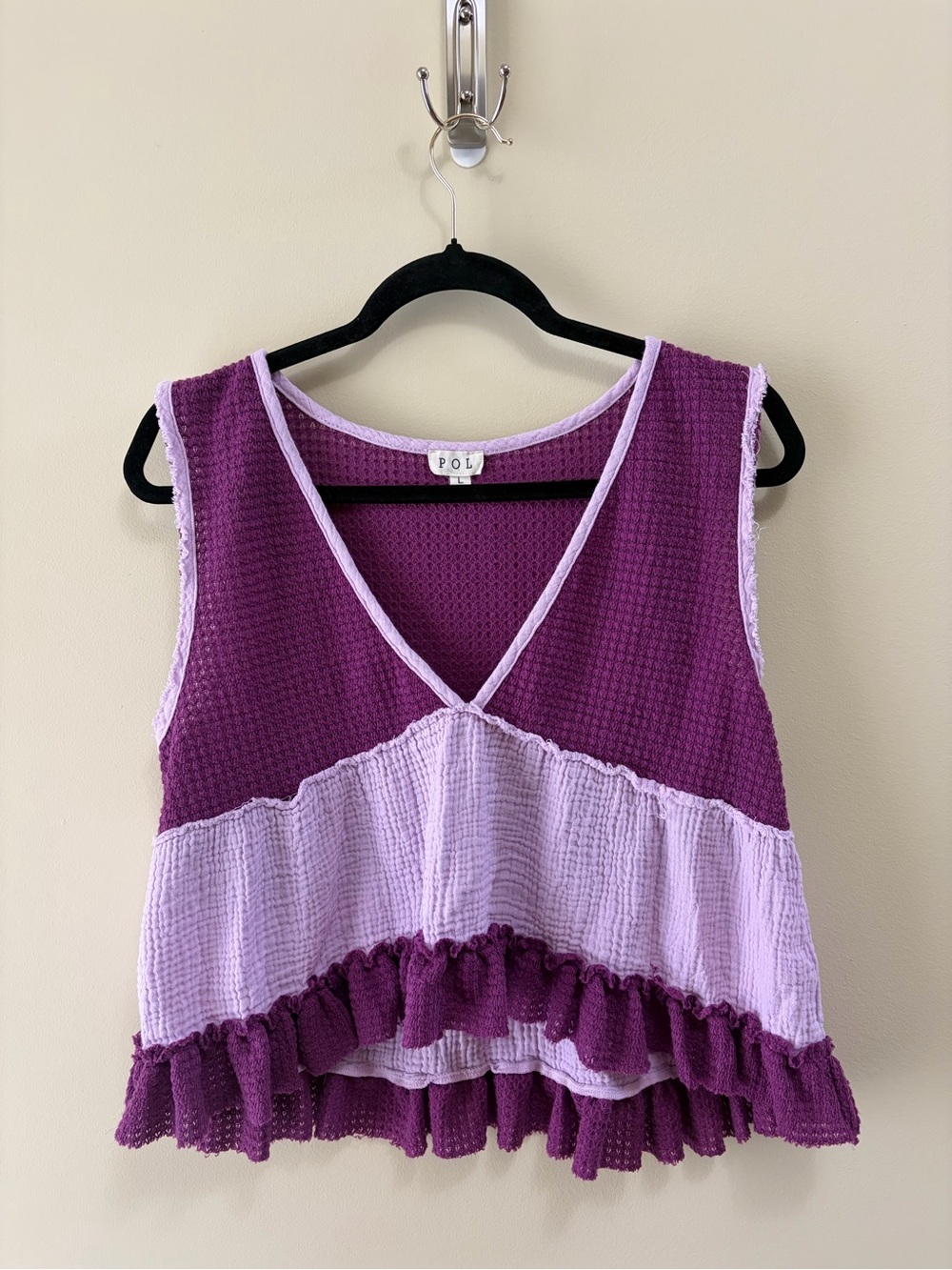 POL Two-Tone Violet & Lavender V-Neck Ruffle Tank Size Large